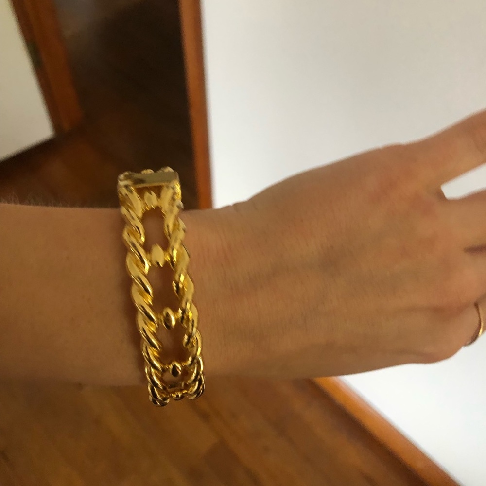 GOLD TALBOTS BRACELET